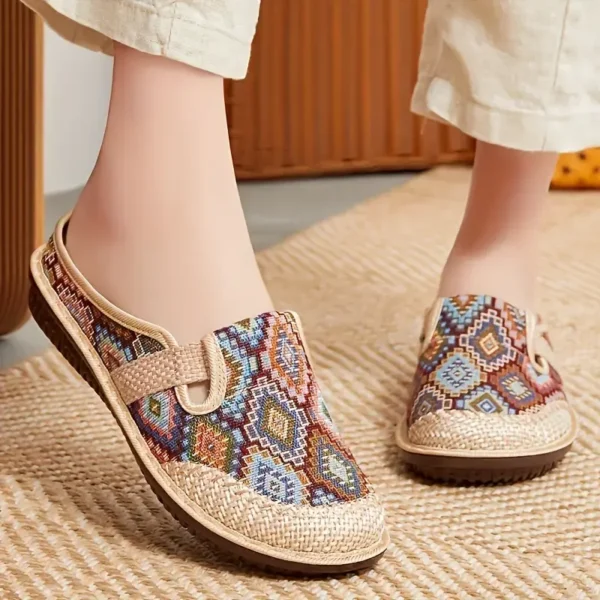 کفش اسلیپر اسپورت زنانه جلو بسته مدل گلیم سنتی | Traditional Geometric Slippers
